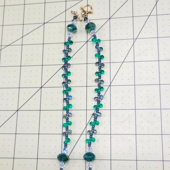 Tree of Life Pendant Green Glass Beaded Necklace - Picture 12 of 14